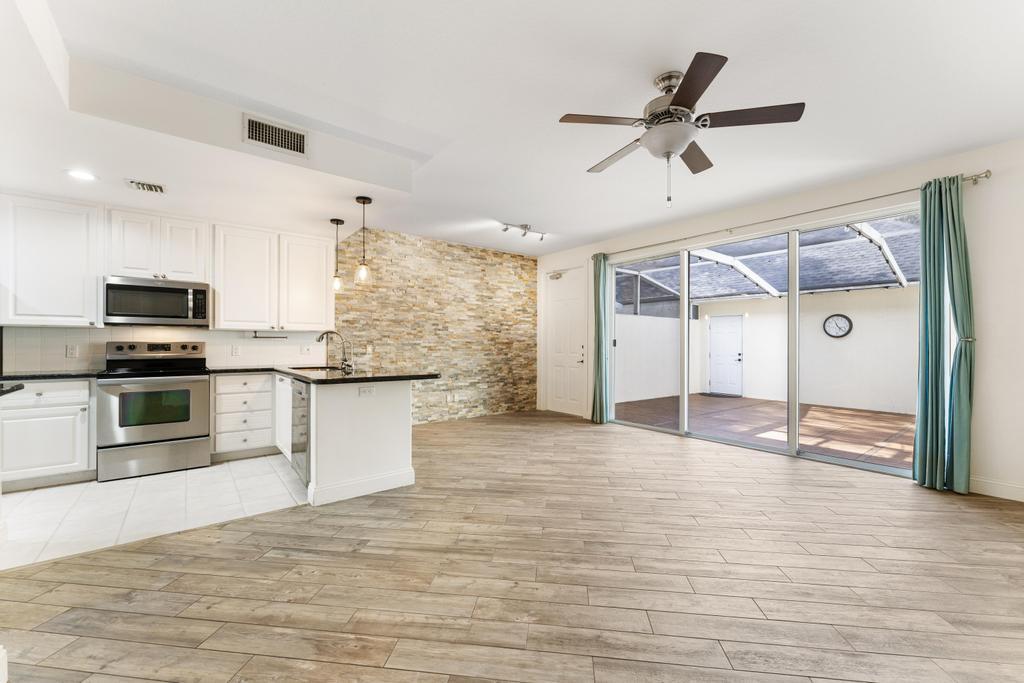 180 Freeport Drive Jupiter, FL 33458 - Photo 12 of 62 Great Room