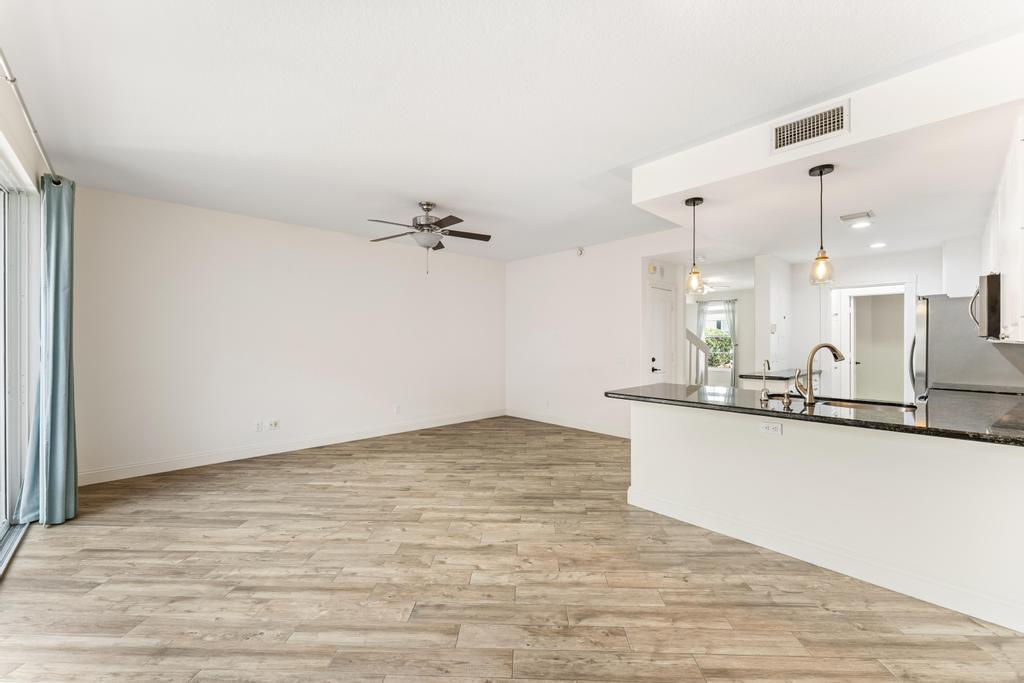 180 Freeport Drive Jupiter, FL 33458 - Photo 16 of 62 Great Room