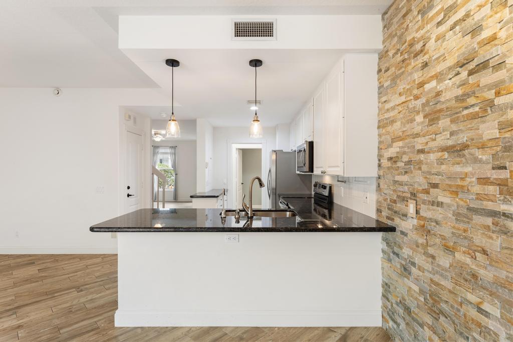 180 Freeport Drive Jupiter, FL 33458 - Photo 18 of 62 Kitchen