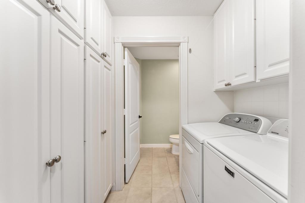 180 Freeport Drive Jupiter, FL 33458 - Photo 25 of 62 Laundry & Pantry