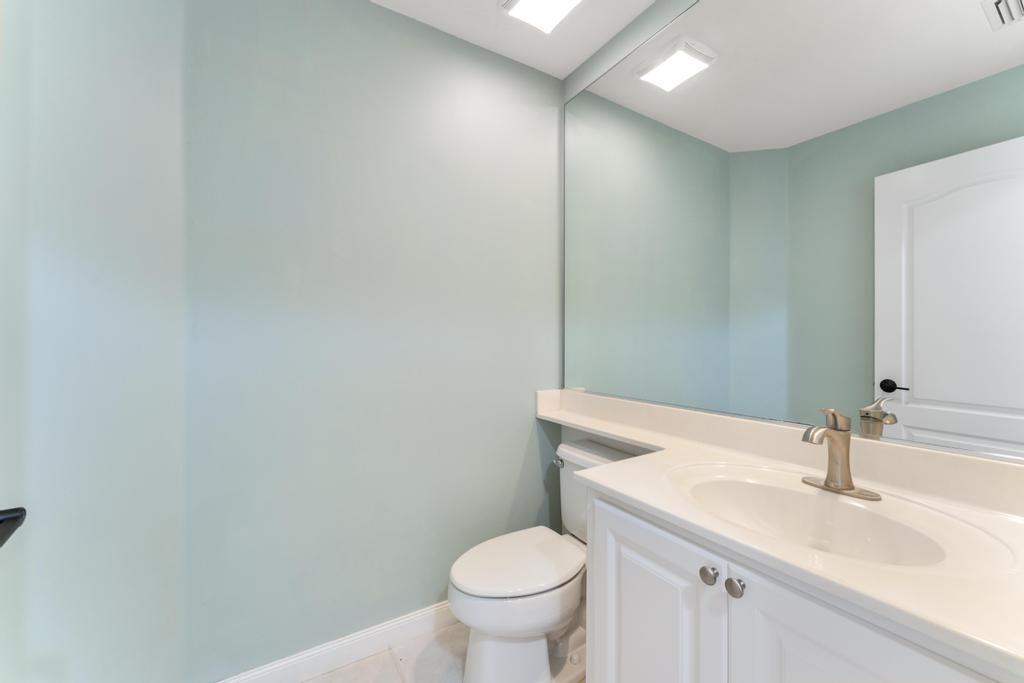 180 Freeport Drive Jupiter, FL 33458 - Photo 27 of 62 Powder Room