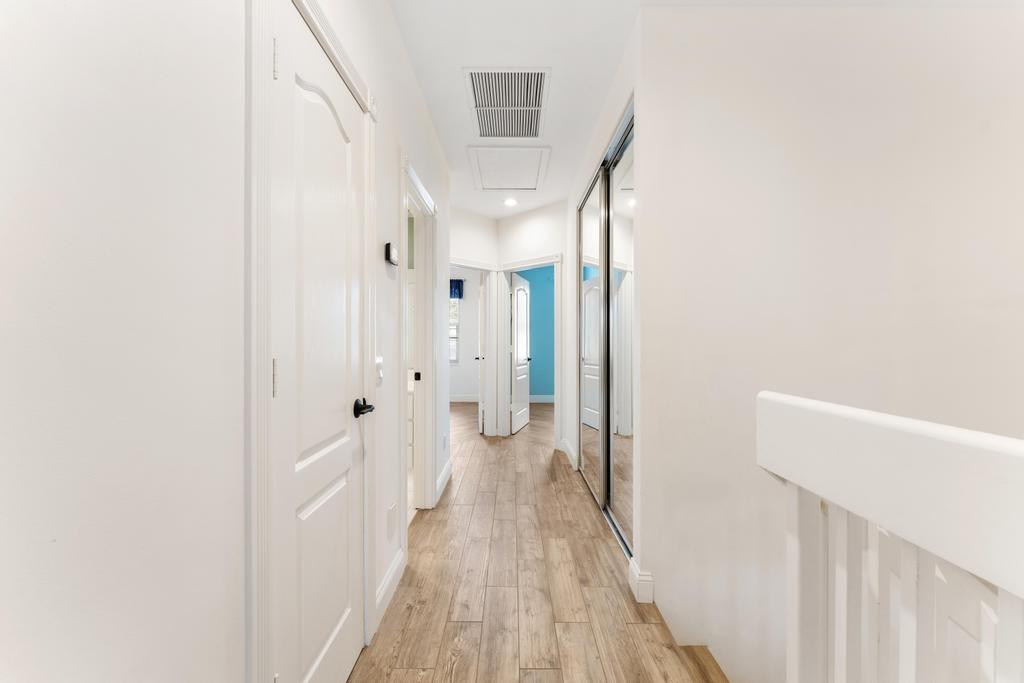 180 Freeport Drive Jupiter, FL 33458 - Photo 40 of 62 Upstairs Hall