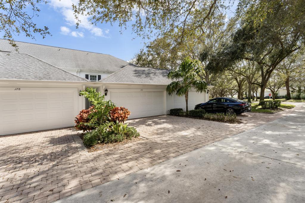 180 Freeport Drive Jupiter, FL 33458 - Photo 49 of 62 Driveway