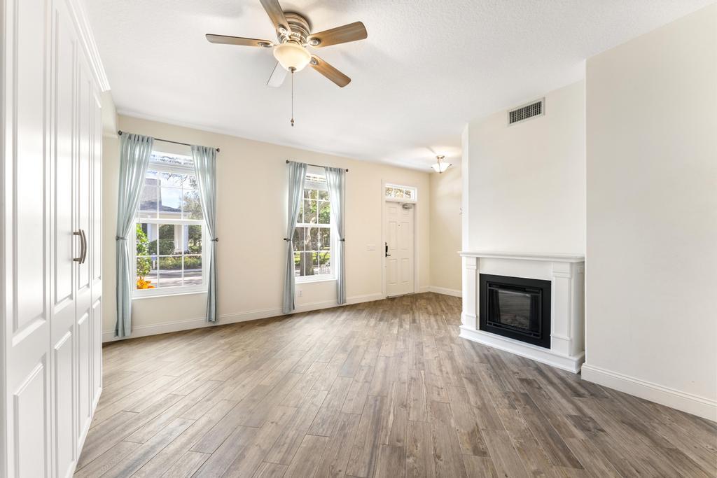180 Freeport Drive Jupiter, FL 33458 - Photo 8 of 62 Living Room