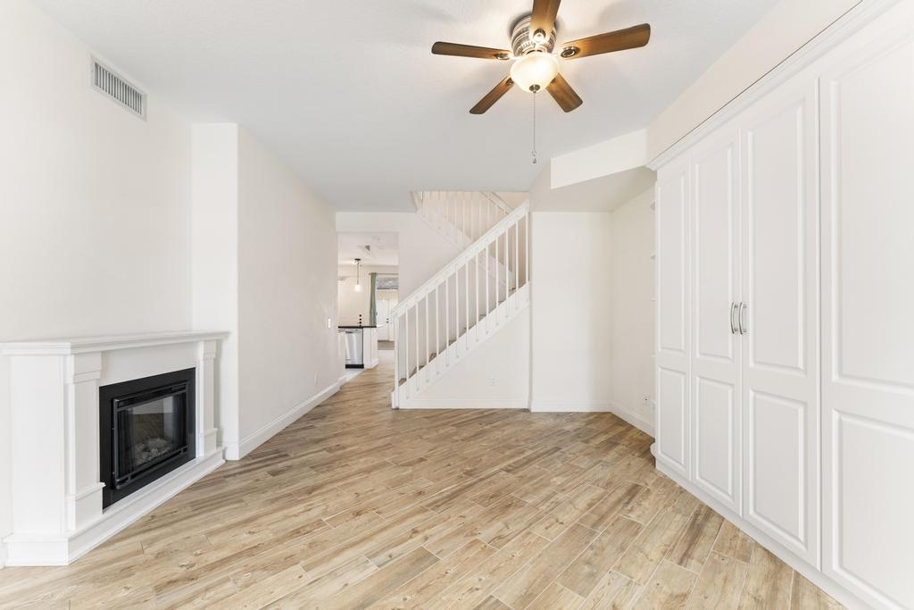 180 Freeport Drive Jupiter, FL 33458 - Photo 10 of 62 Living Room