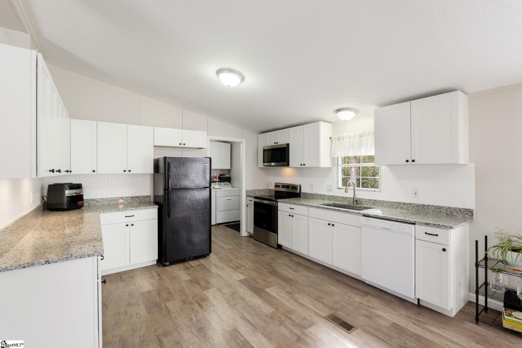 130 Kentmont Lane Greer, SC 29651 - Photo 4 of 35