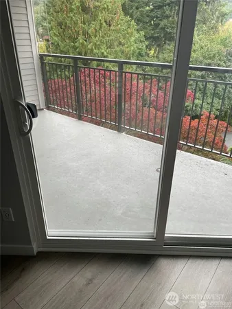$3,000 | 3236 80th Avenue Southeast, Unit 4, Mercer Island, WA 98040