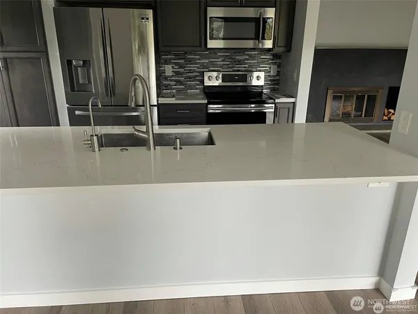 $3,000 | 3236 80th Avenue Southeast, Unit 4, Mercer Island, WA 98040