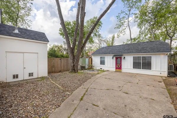 $1,350 | 321 West 3rd Street, Tyler, TX 75701