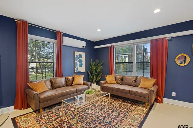 $1,350 | 321 West 3rd Street, Tyler, TX 75701