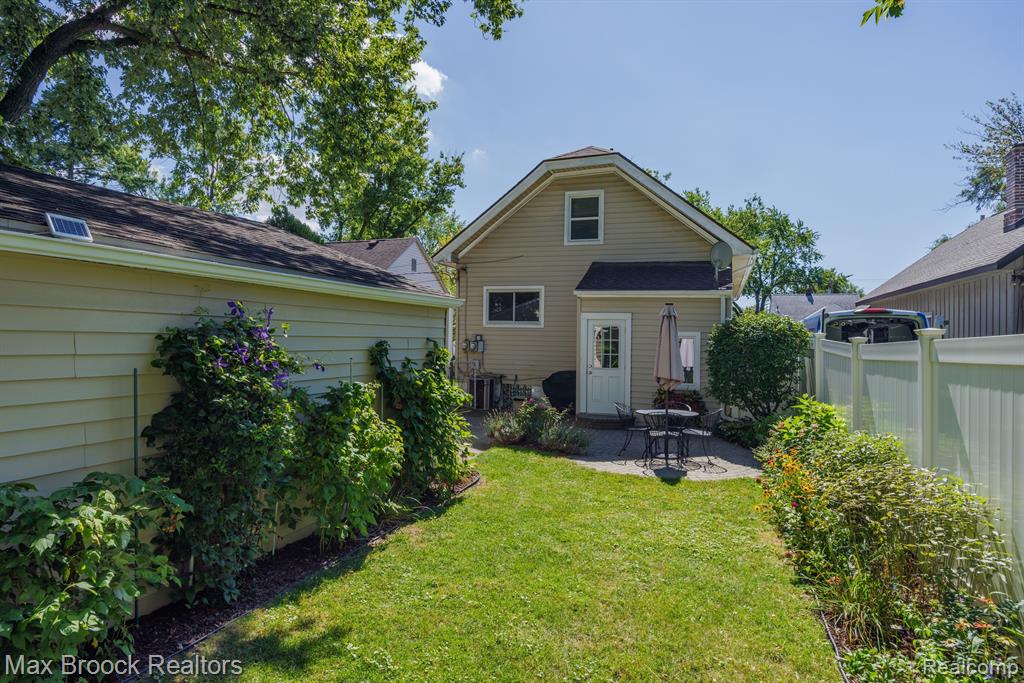 1176 Eaton Road Berkley, MI 48072 - Photo 25 of 25