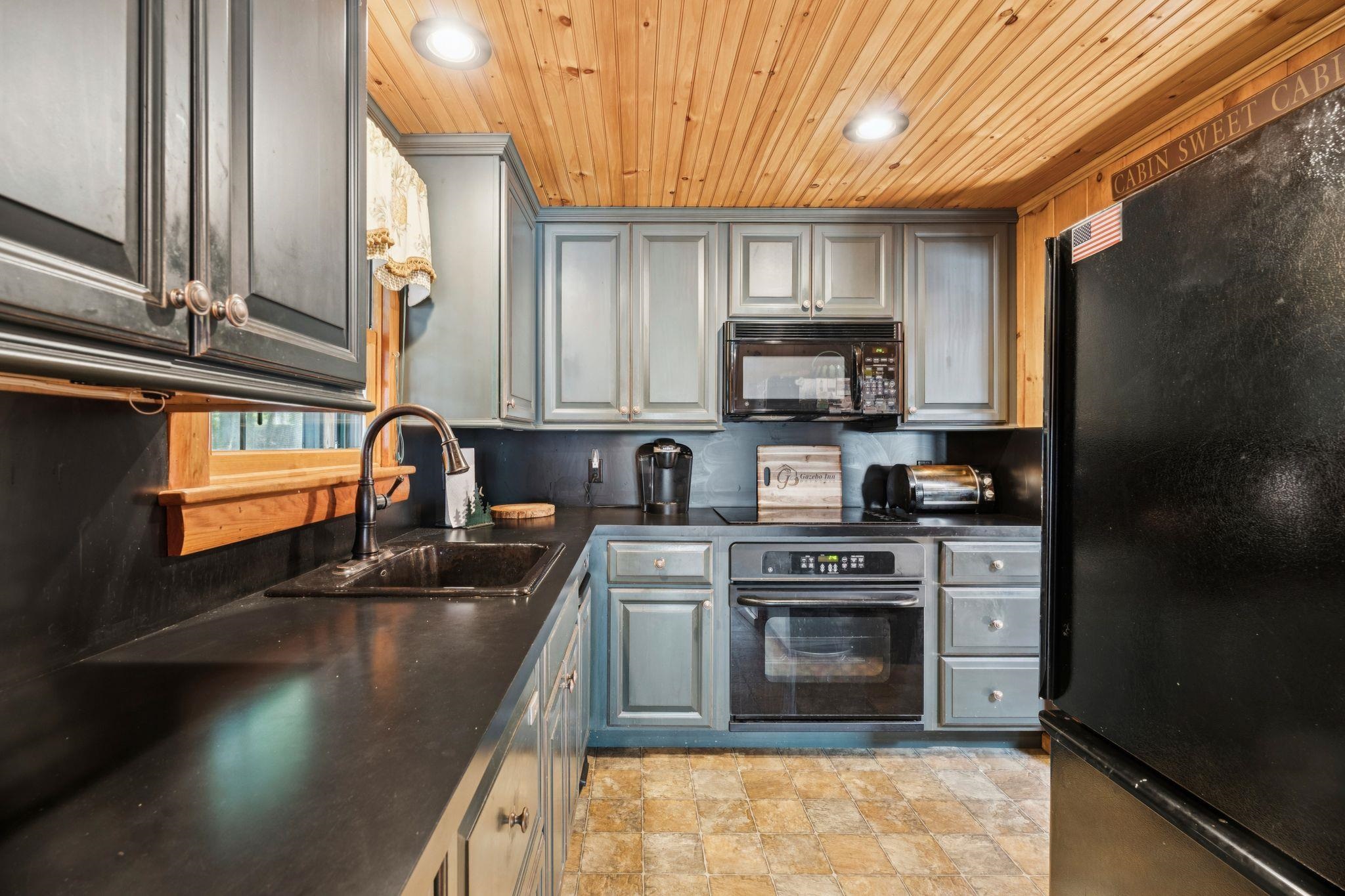 122 Broadside Road Wolfeboro, NH 03894 - Photo 11 of 34