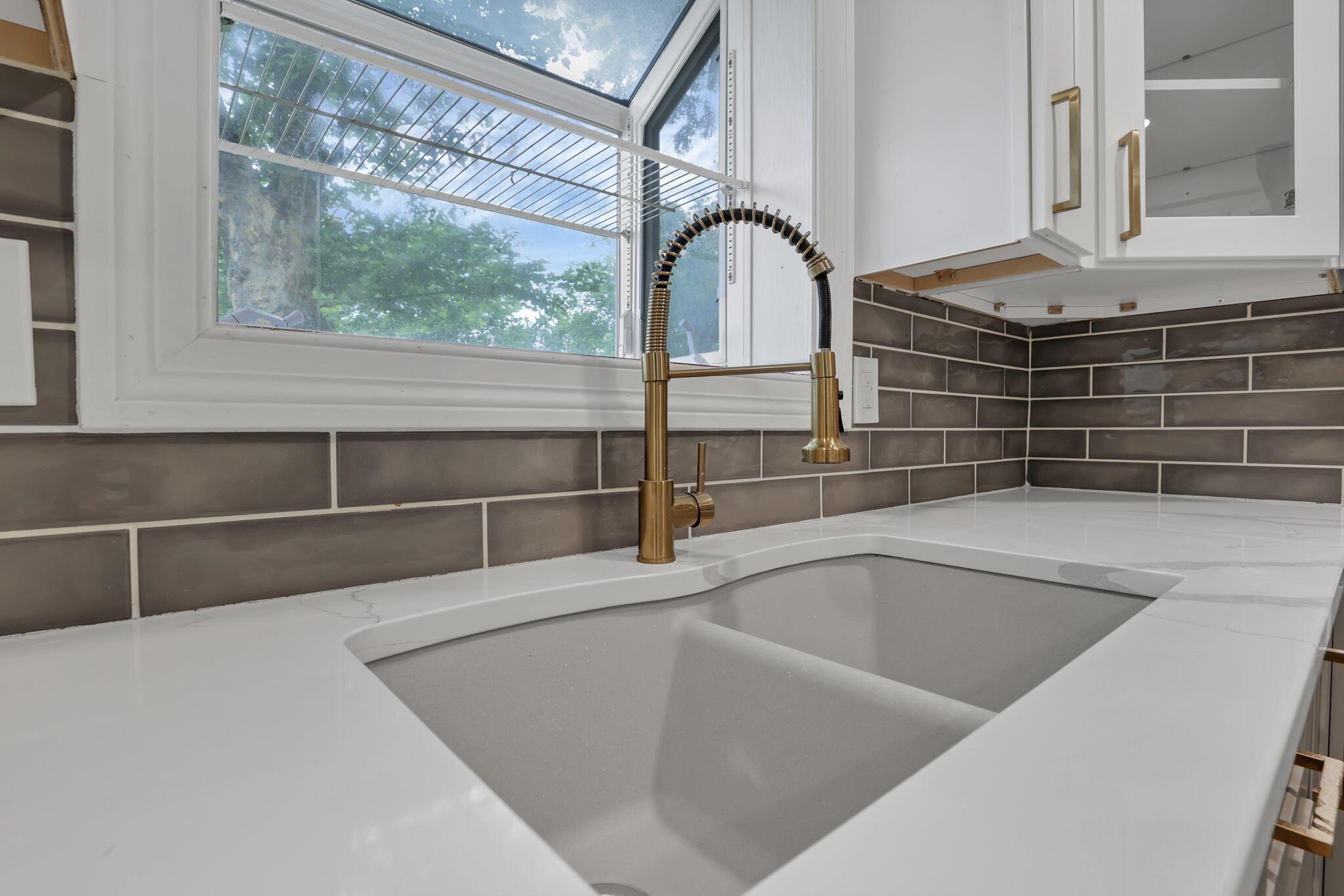 154 Landover Road Columbus, OH 43230 - Photo 19 of 47 Kitchen
