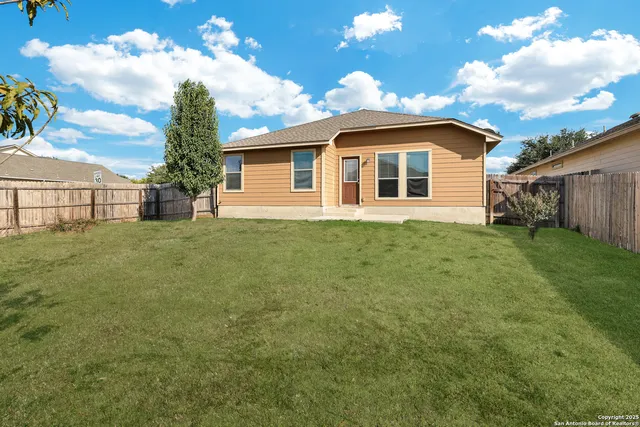 $1,625 | 4931 Badland Beacon, Converse, TX 78109