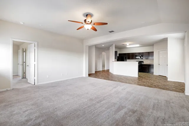 $1,625 | 4931 Badland Beacon, Converse, TX 78109