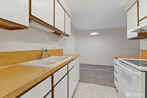 $359,000 | 11006 Northeast 68th Street, Unit 819, Kirkland, WA 98033