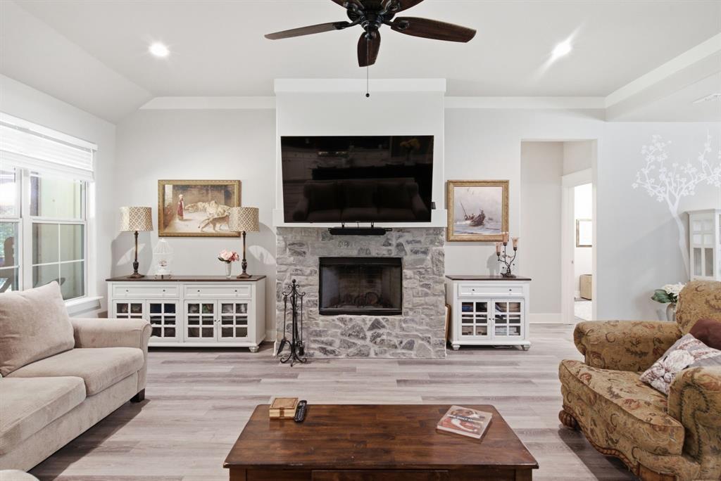 374 Clark Lake Road Weatherford, TX 76088 - Photo 4 of 38 Open living room concept