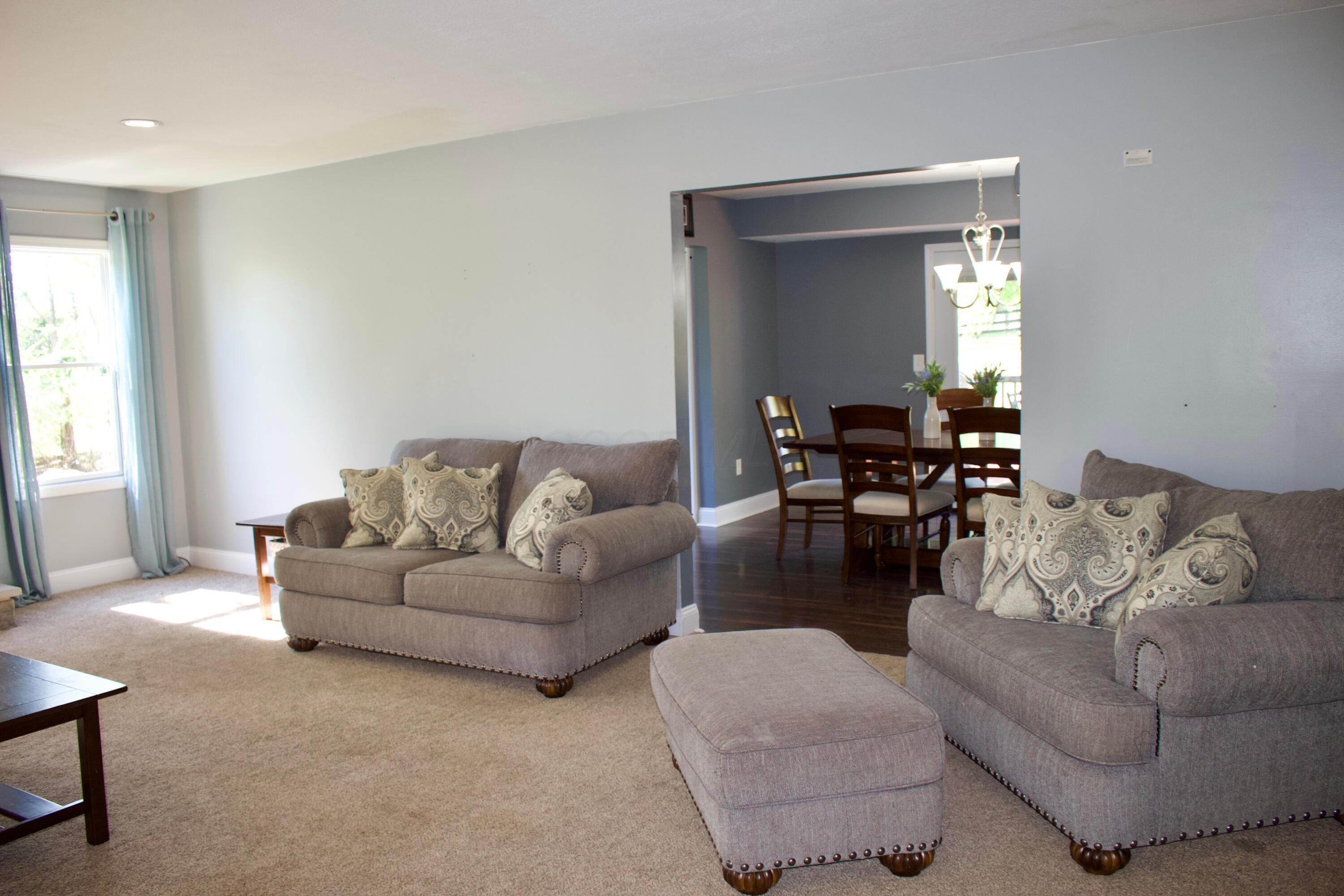 5332 Watkins Road Southwest Pataskala, OH 43062 - Photo 13 of 51 Living Room