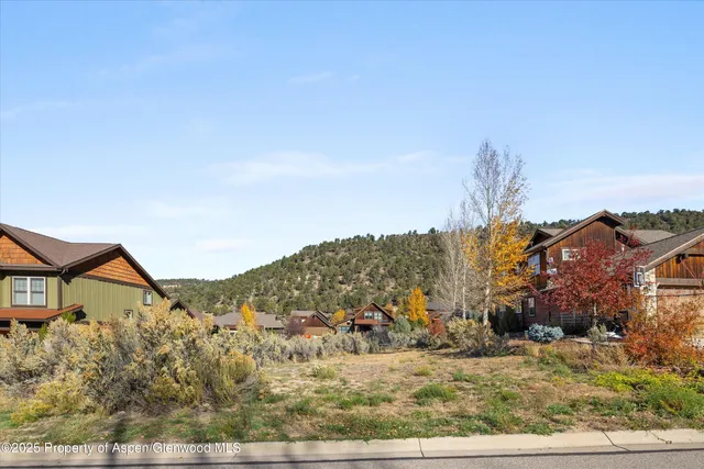a view of houses with a outdoor space