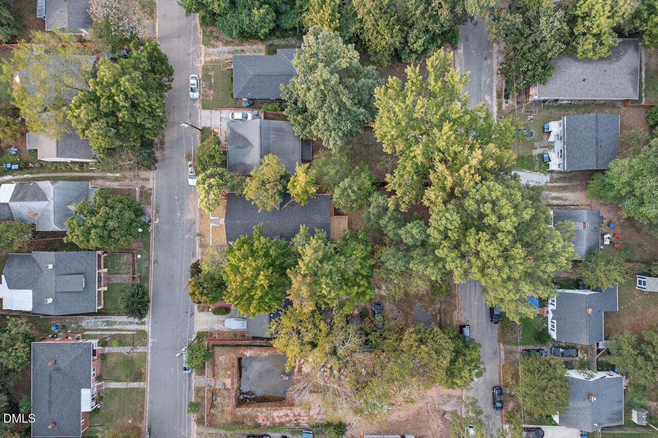 606 North Maple Street Durham, NC 27703 - Photo 45 of 51 an aerial view of multiple house