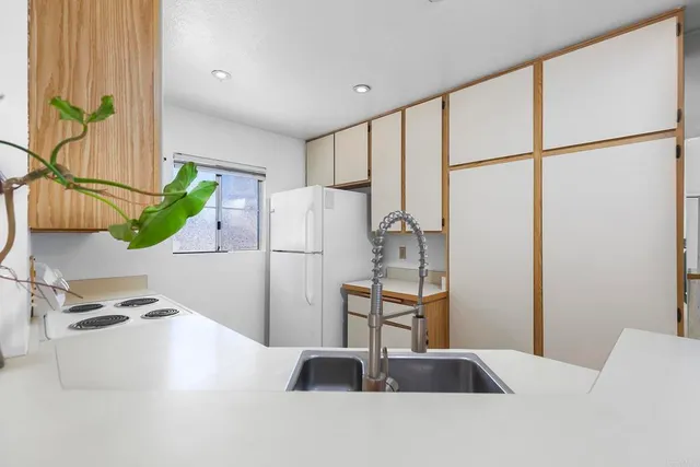 $575,000 | 7248 Camino Degrazia, Unit 297, San Diego, CA 92111