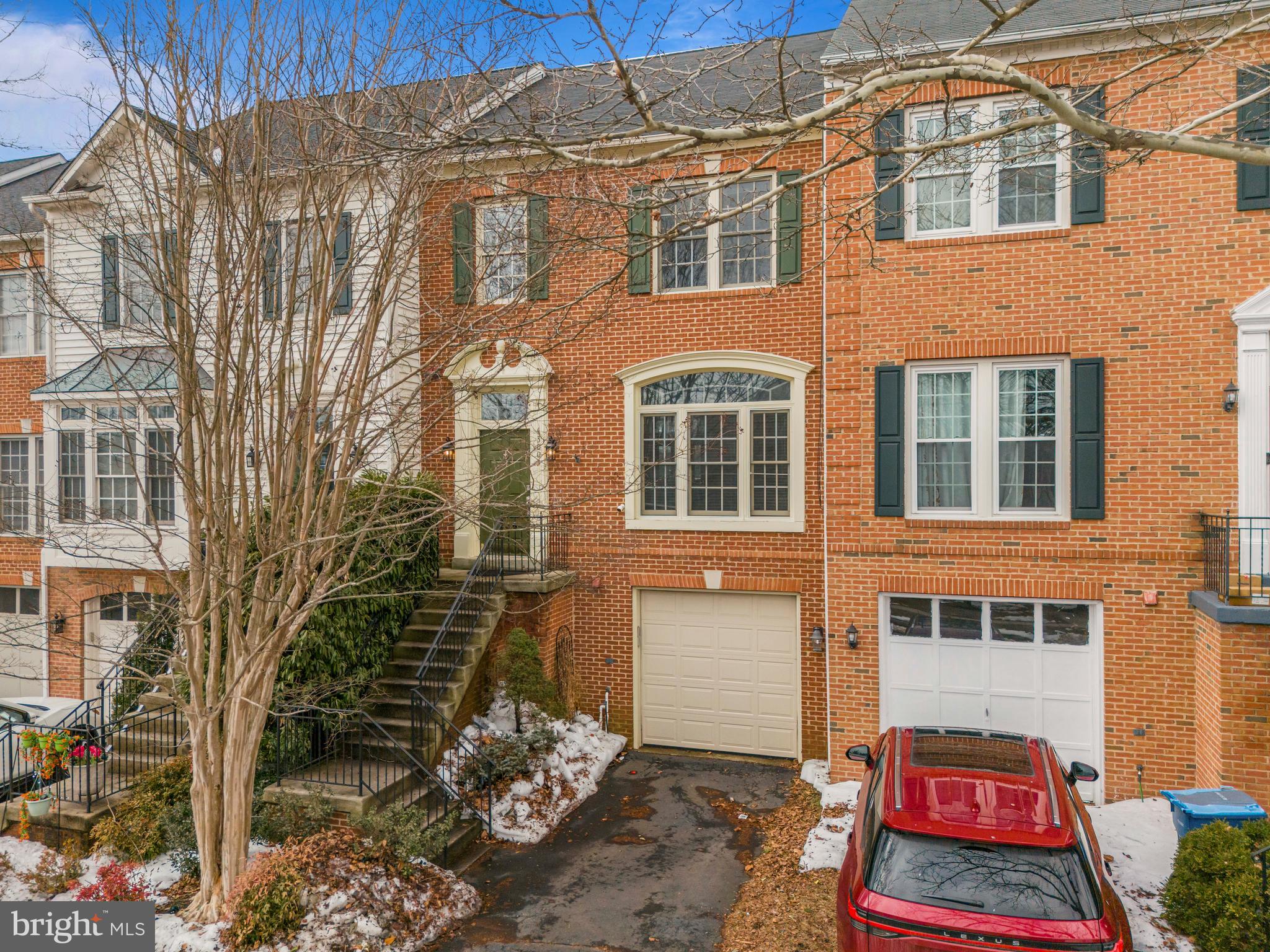43003 Golf View Drive Chantilly, VA 20152 - Photo 2 of 54 a front view of a building