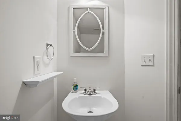 $790,000 | 43003 Golf View Drive, Chantilly, VA 20152