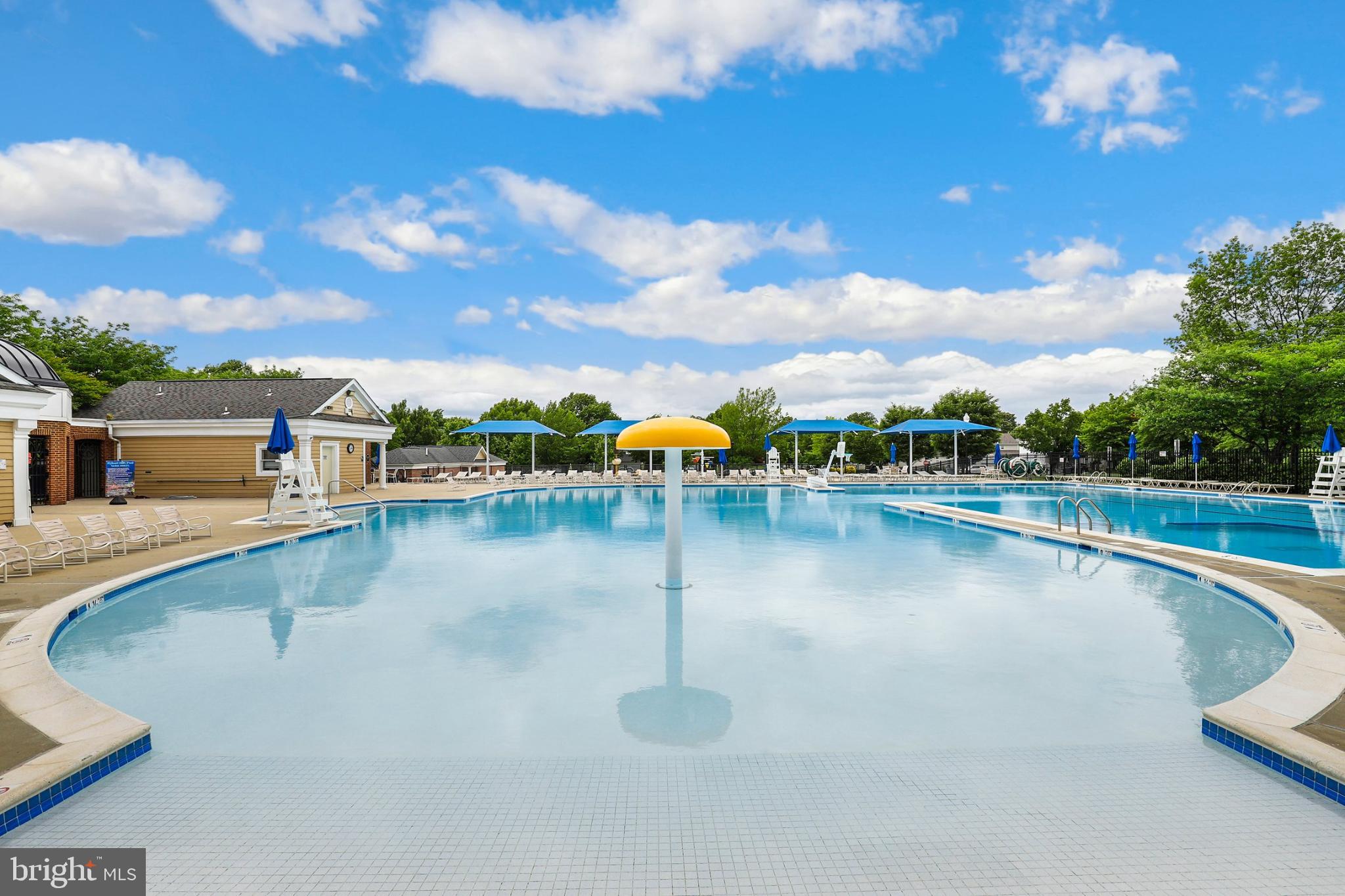 43003 Golf View Drive Chantilly, VA 20152 - Photo 48 of 54 a view of a lake with houses
