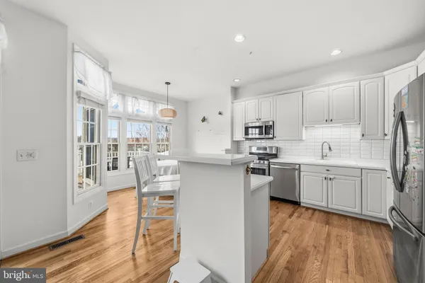 $749,900 | 43003 Golf View Drive, Chantilly, VA 20152