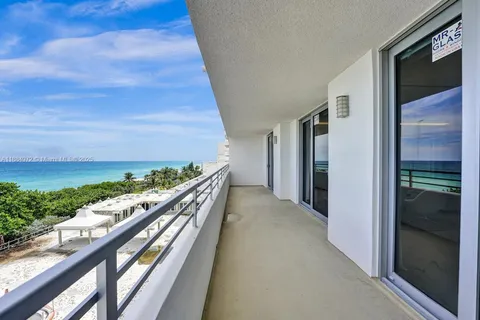 $4,900 | 5555 Collins Avenue, Unit 6H, Miami Beach, FL 33140