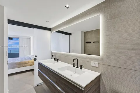 $4,900 | 5555 Collins Avenue, Unit 6H, Miami Beach, FL 33140