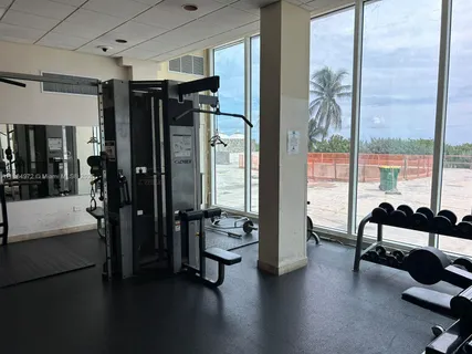 $4,900 | 5555 Collins Avenue, Unit 6H, Miami Beach, FL 33140