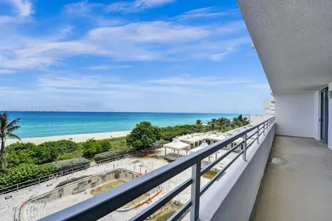 $4,900 | 5555 Collins Avenue, Unit 6H, Miami Beach, FL 33140