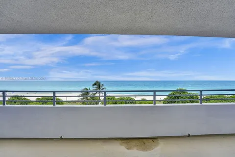 $4,900 | 5555 Collins Avenue, Unit 6H, Miami Beach, FL 33140
