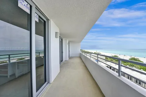 $4,900 | 5555 Collins Avenue, Unit 6H, Miami Beach, FL 33140