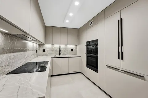 $4,900 | 5555 Collins Avenue, Unit 6H, Miami Beach, FL 33140