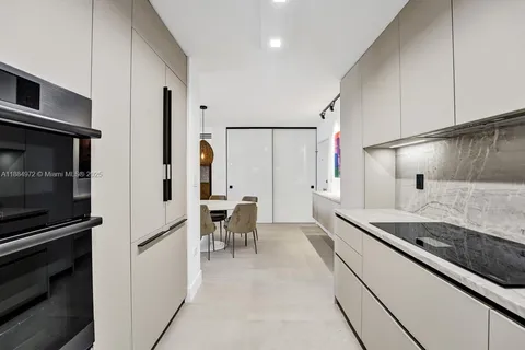 $4,900 | 5555 Collins Avenue, Unit 6H, Miami Beach, FL 33140