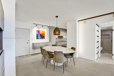 $4,900 | 5555 Collins Avenue, Unit 6H, Miami Beach, FL 33140