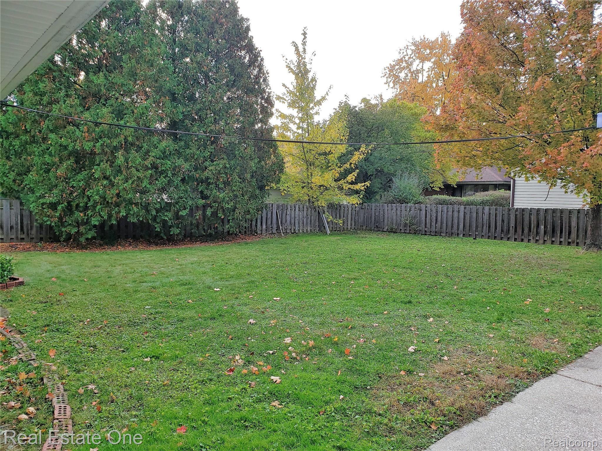 29501 Fall River Road Southfield, MI 48076 - Photo 25 of 30 20191025_165608.jpg