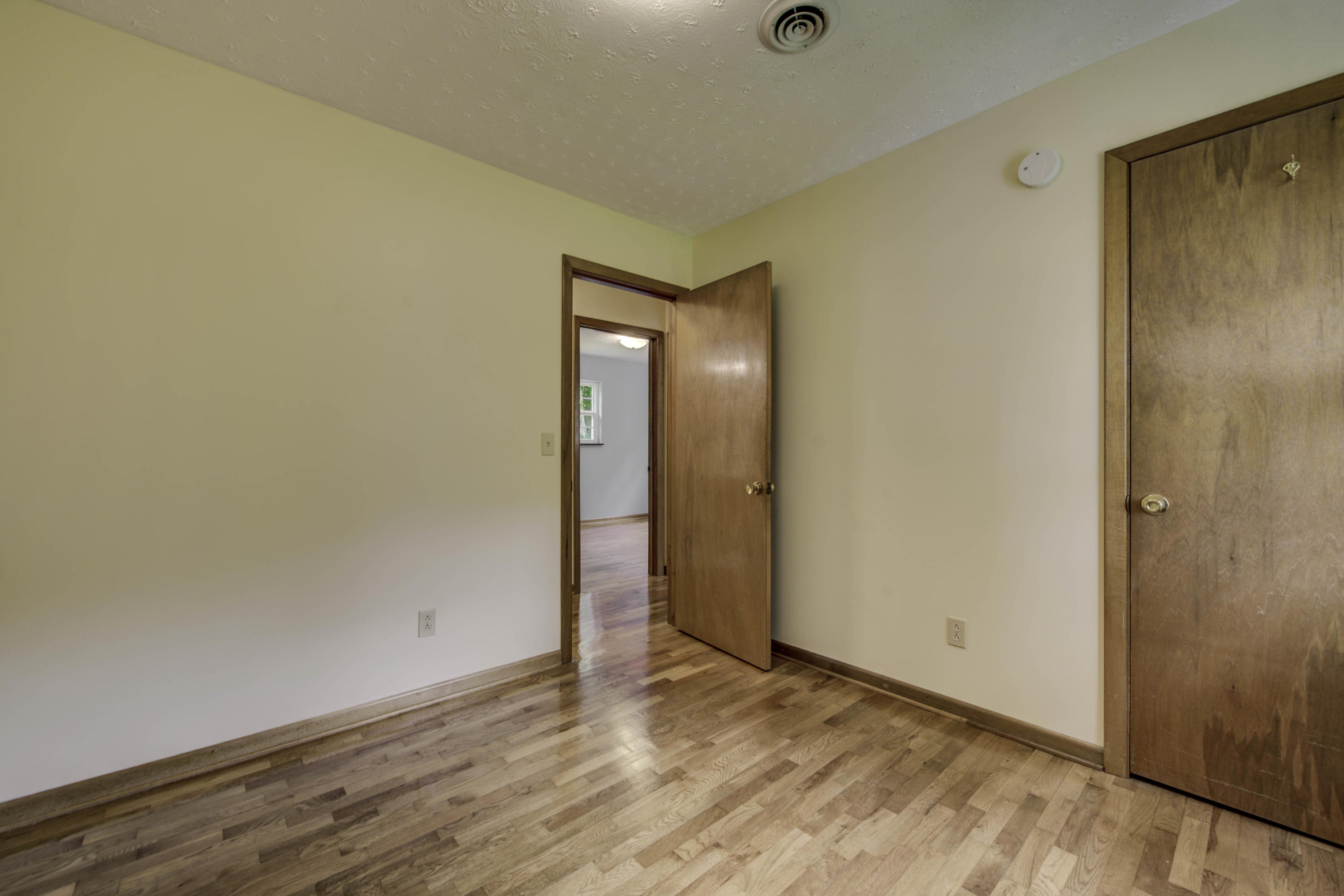 619 Blockhouse Valley Road Clinton, TN 37716 - Photo 26 of 38 26