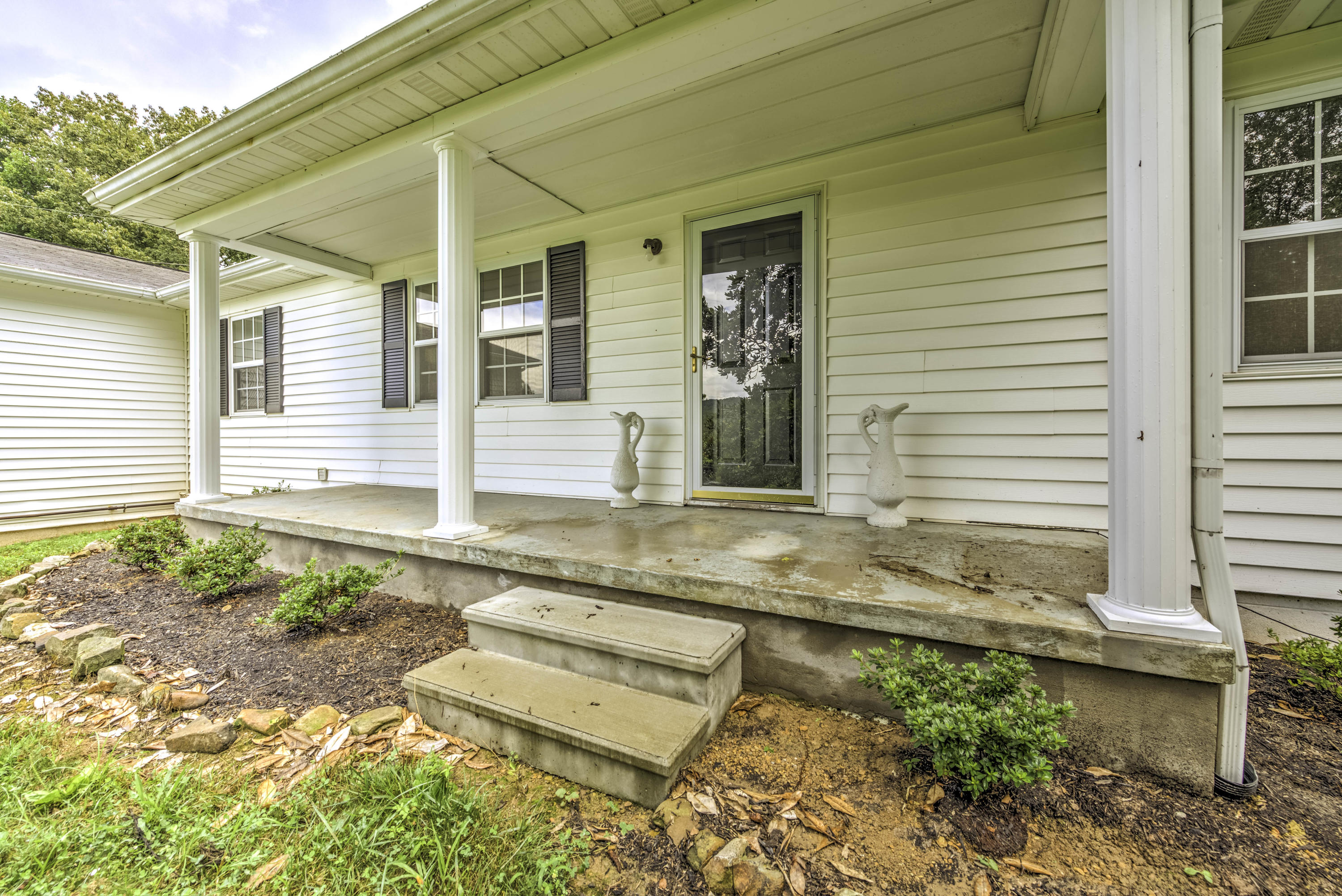 619 Blockhouse Valley Road Clinton, TN 37716 - Photo 4 of 38 4