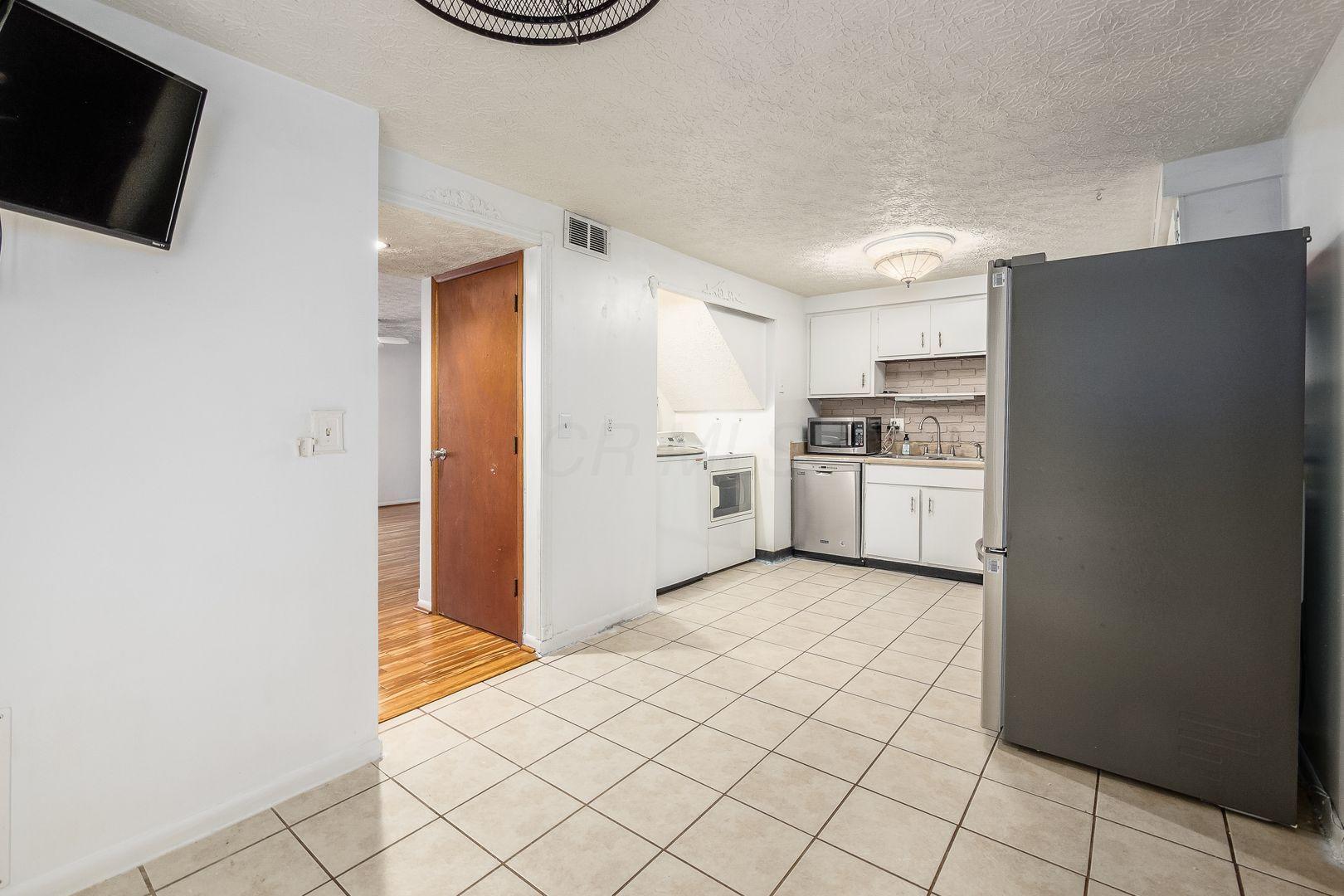 655 Cherry Ridge Road, Unit F Columbus, OH 43228 - Photo 5 of 31 Gallery Image 5
