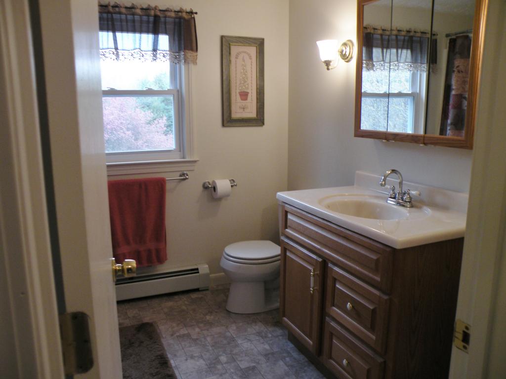 24 Putnam Road Hudson, NH 03051 - Photo 14 of 25