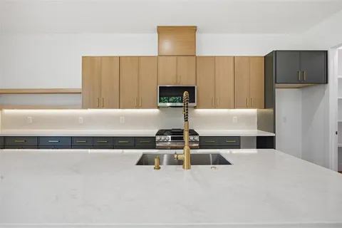 $699,000 | 4605 Belmont Avenue, Unit 102, Dallas, TX 75204