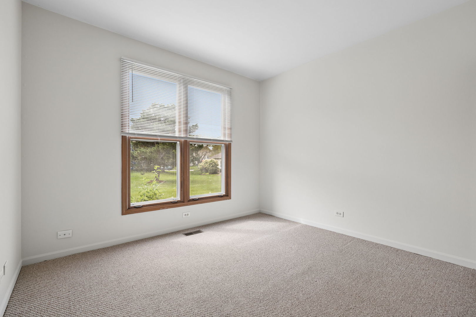 1210 Rhodes Lane, Unit 1210 Naperville, IL 60540 - Photo 14 of 17 Gallery Image 14