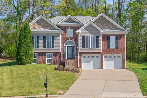 $389,900 | 1986 Stone Valley Court, Clarksville, TN 37043