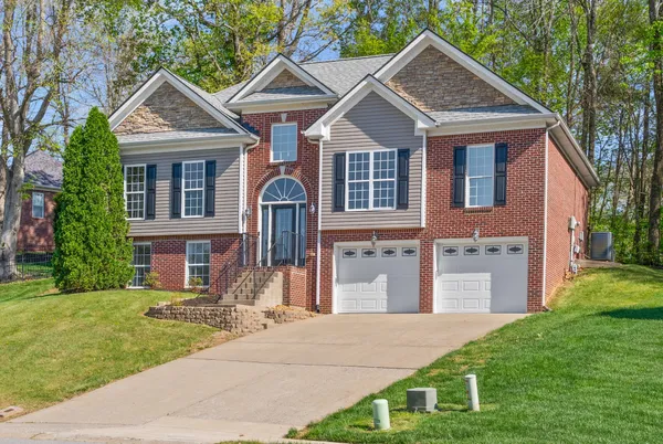$389,900 | 1986 Stone Valley Court, Clarksville, TN 37043