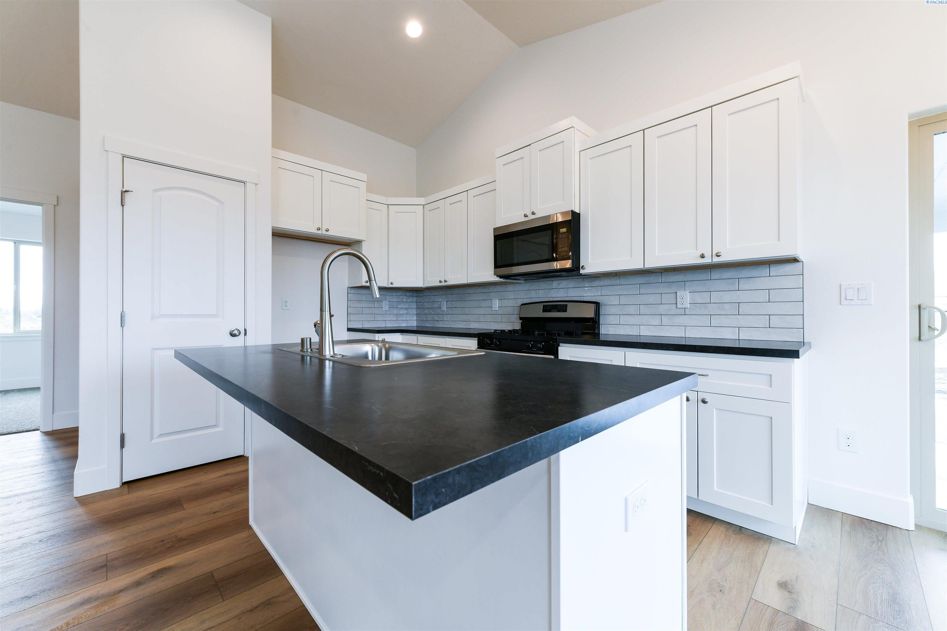 911 North Euclid Road Grandview, WA 98930 - Photo 12 of 27 Gallery Image 12