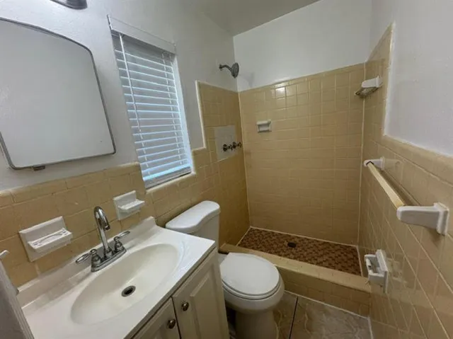 $995 | 316 Northeast 3rd Street, Unit 2, Hallandale Beach, FL 33009
