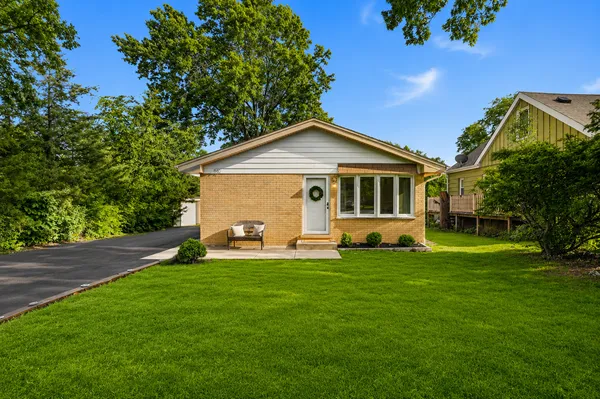 $440,000 | 849 Red Oak Street, Addison, IL 60101